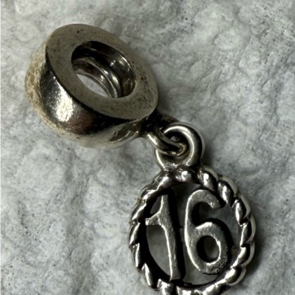 Pandora Retired 16 Dangle Authentic 926 ale